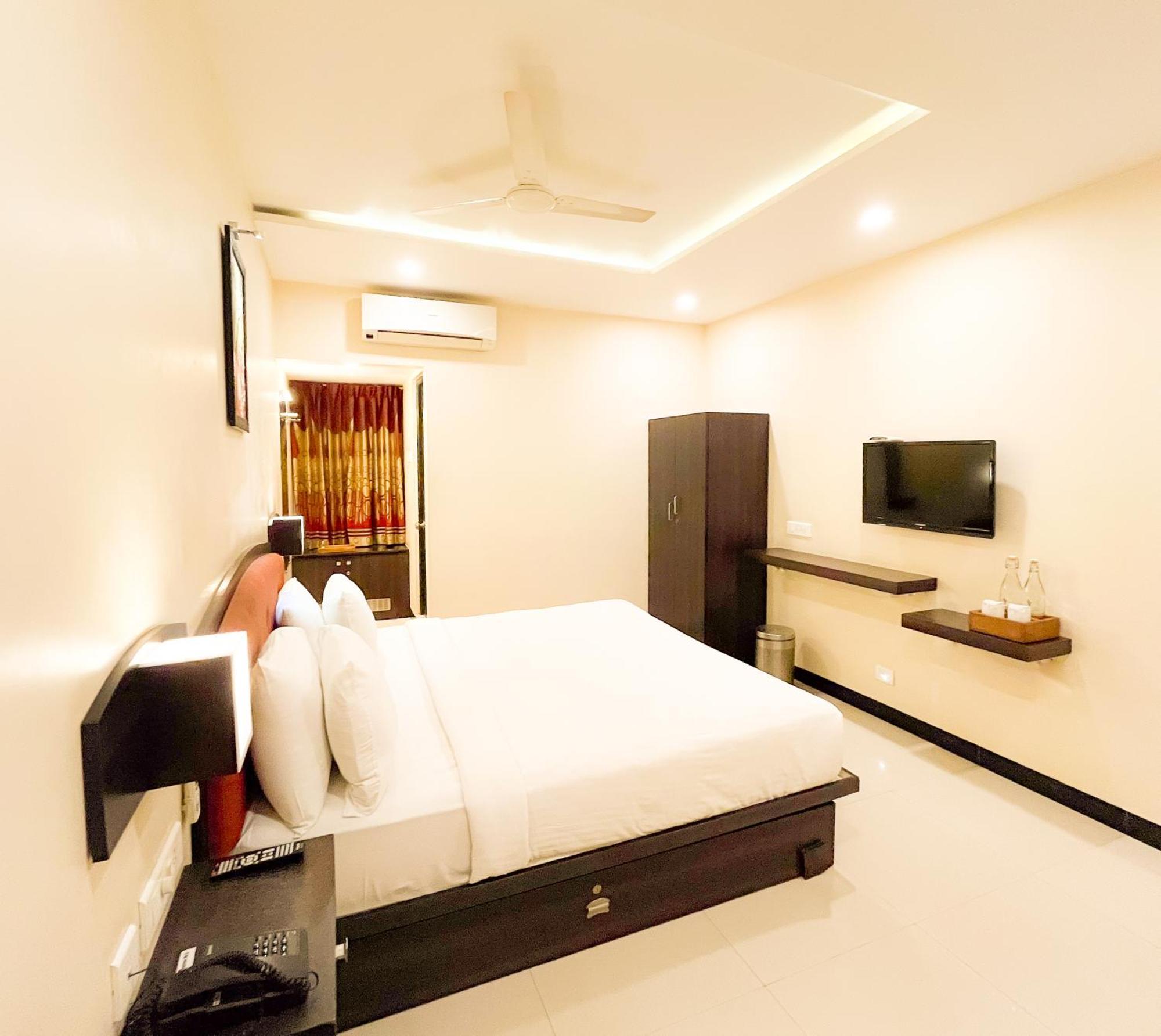 ホテル Shree Residency イーロードゥ エクステリア 写真