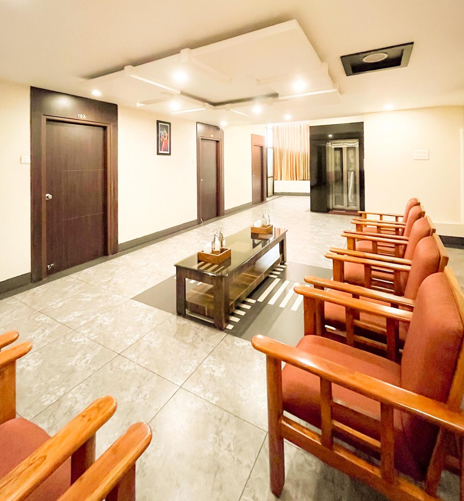 ホテル Shree Residency イーロードゥ エクステリア 写真