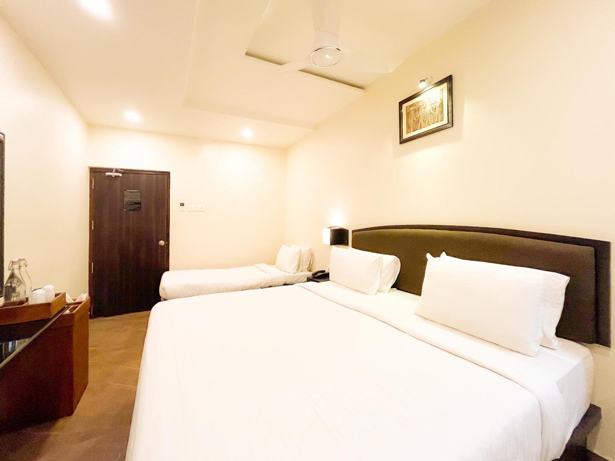 ホテル Shree Residency イーロードゥ エクステリア 写真