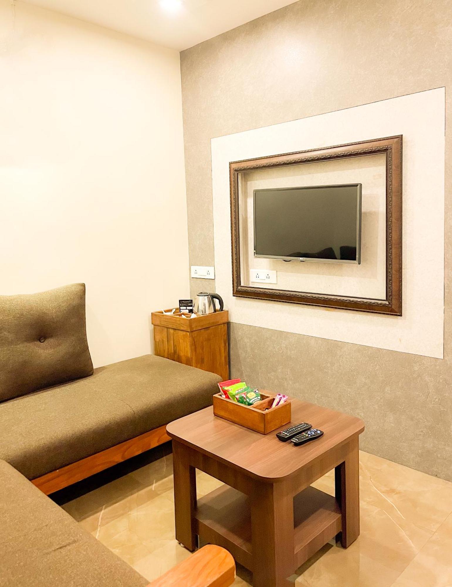 ホテル Shree Residency イーロードゥ エクステリア 写真