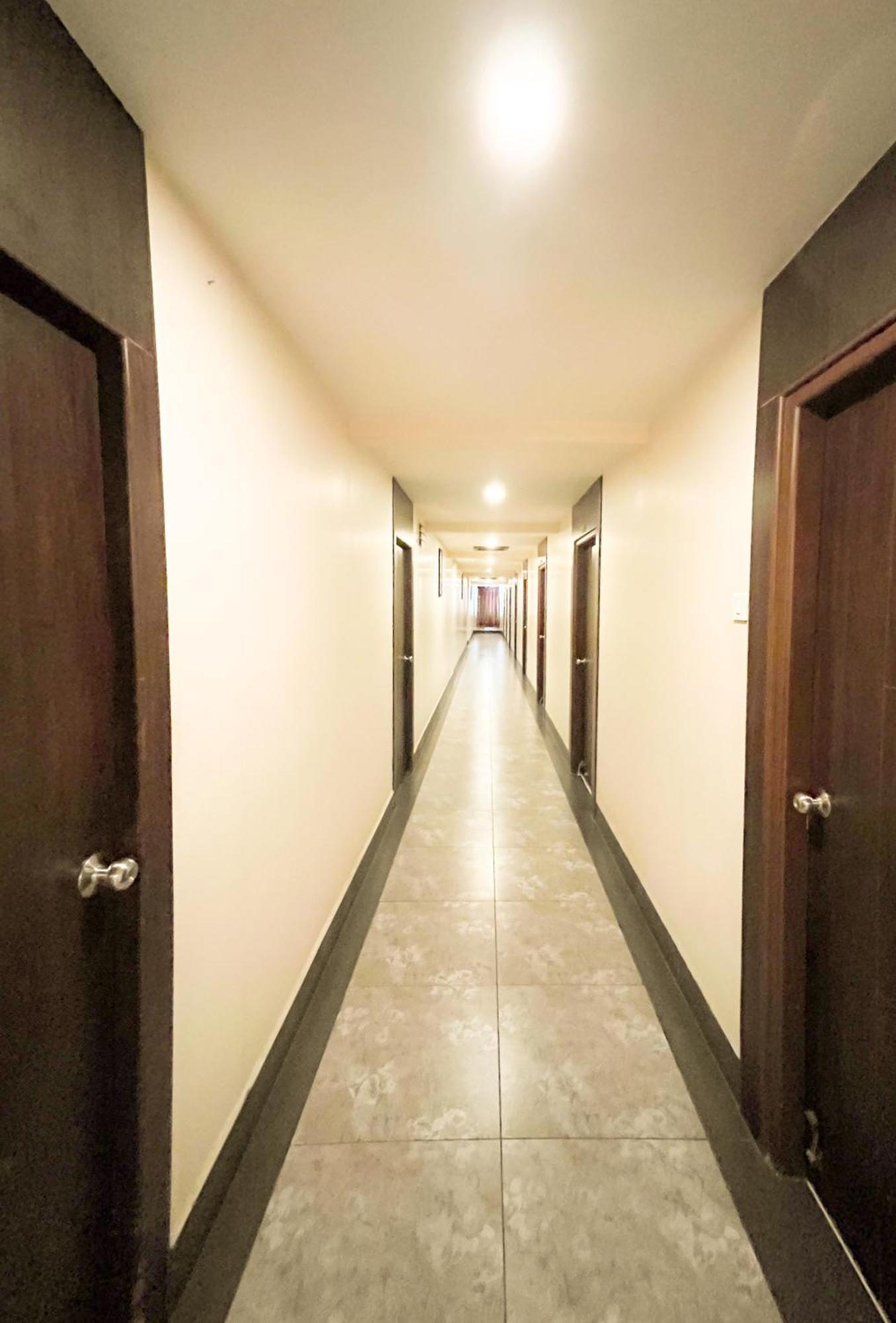 ホテル Shree Residency イーロードゥ エクステリア 写真