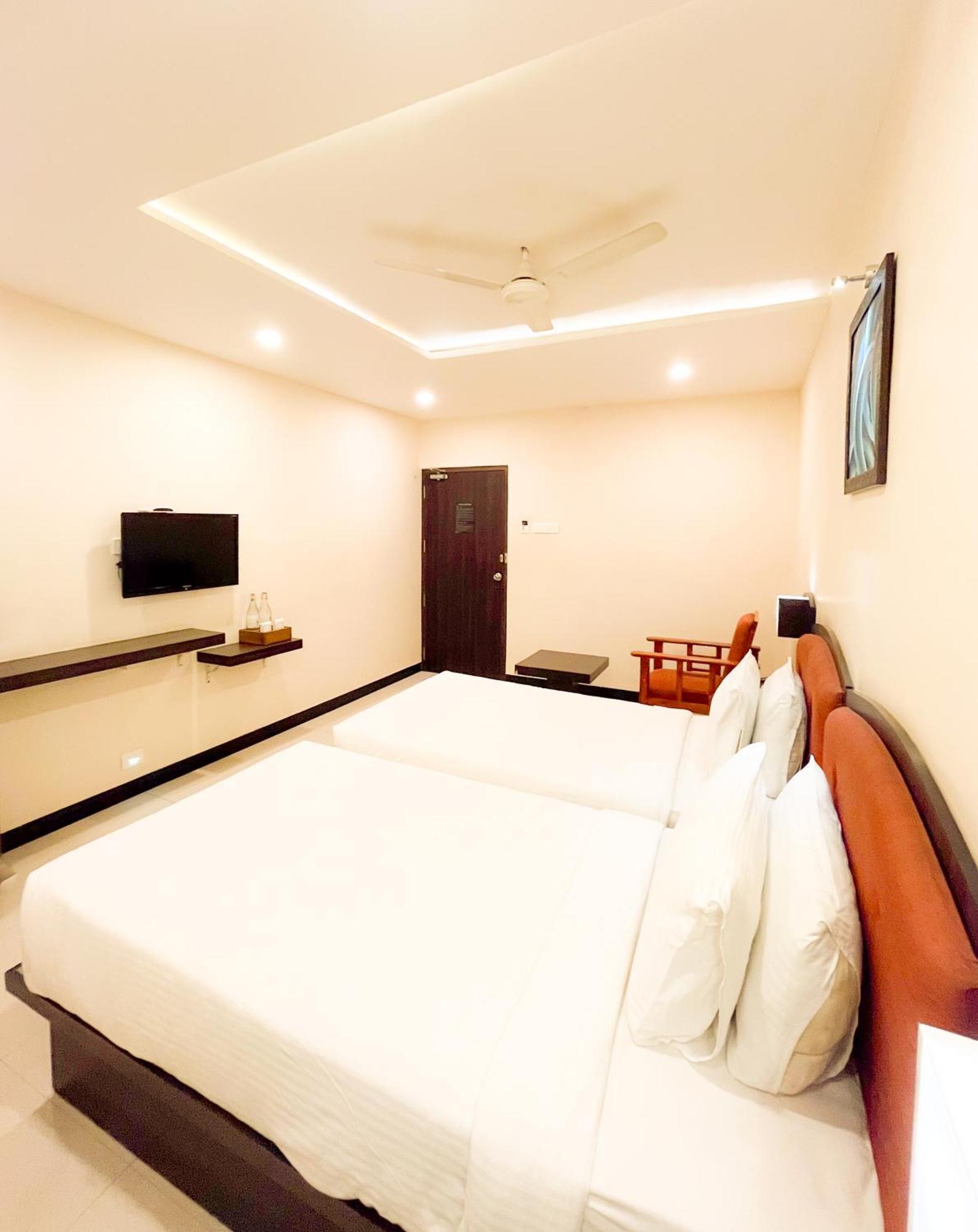 ホテル Shree Residency イーロードゥ エクステリア 写真